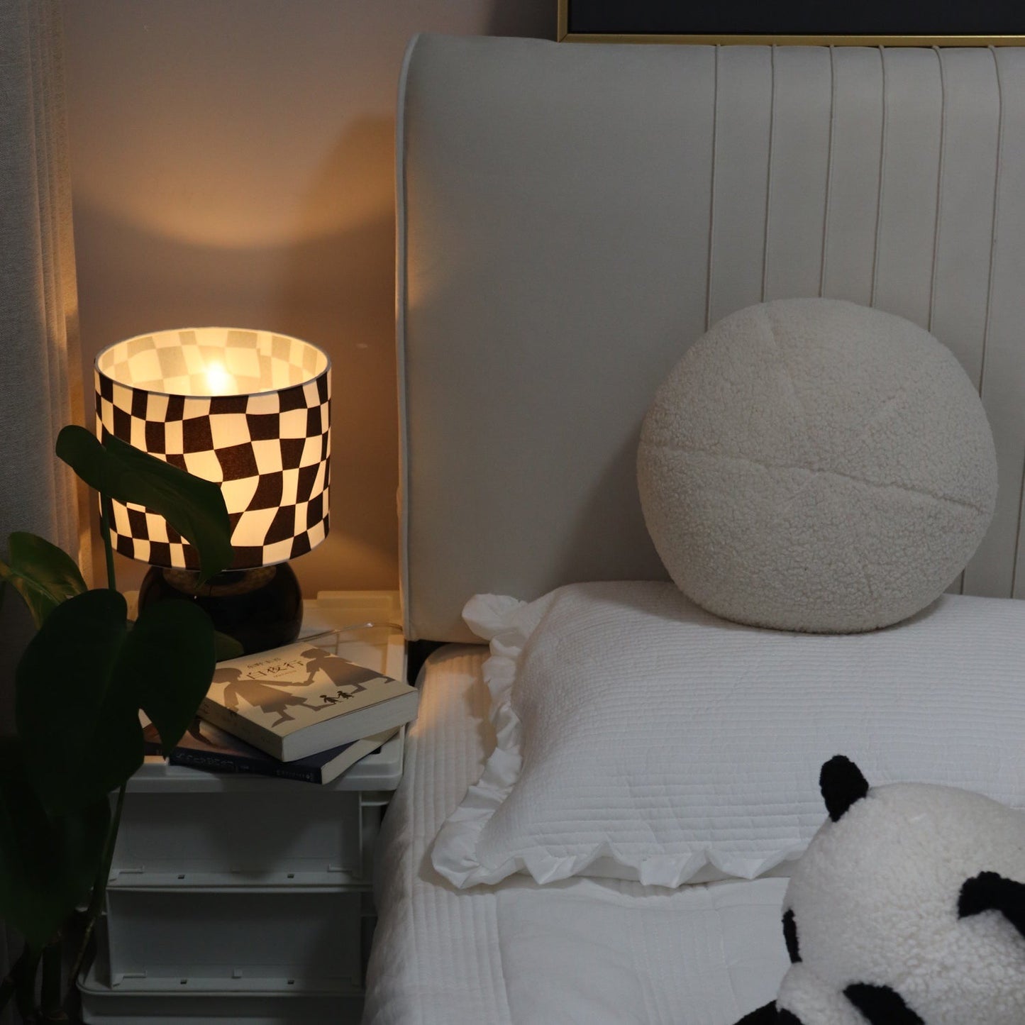 CubeAura - Elegant Geometric Table Lamp