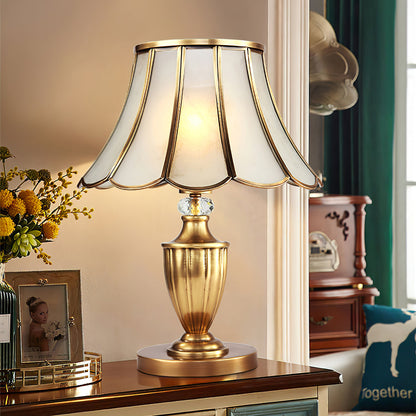 ChicLuxe – Minimalist Table Lamp with Gold Stem
