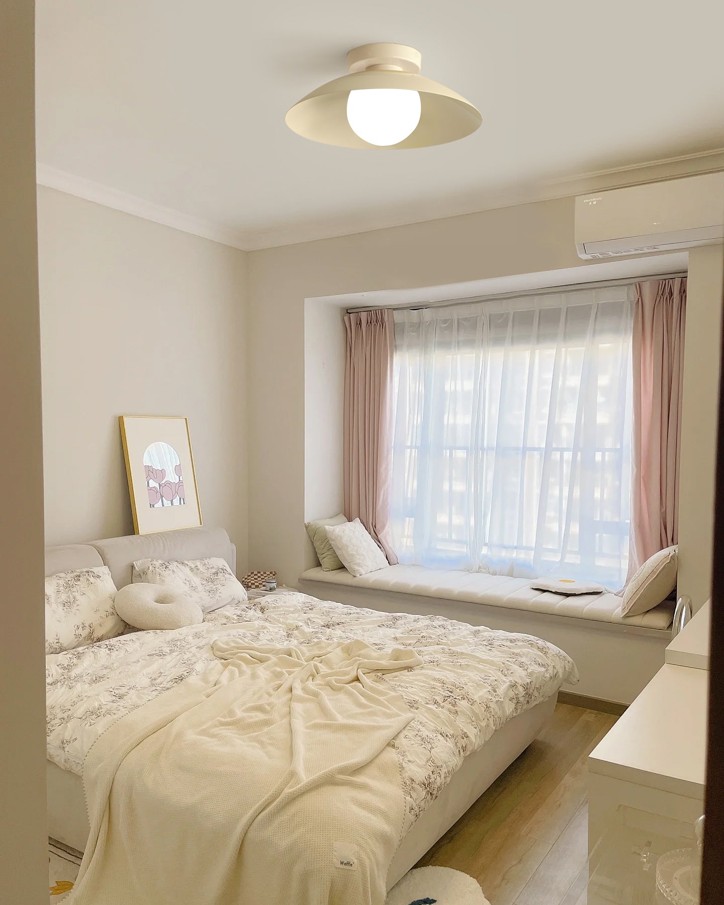 LuxeAura - Minimalist Ceiling Fixture