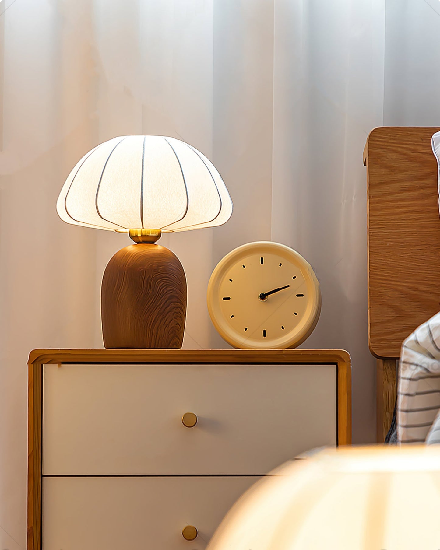 ShadeLuxe - Elegant Table Lamp