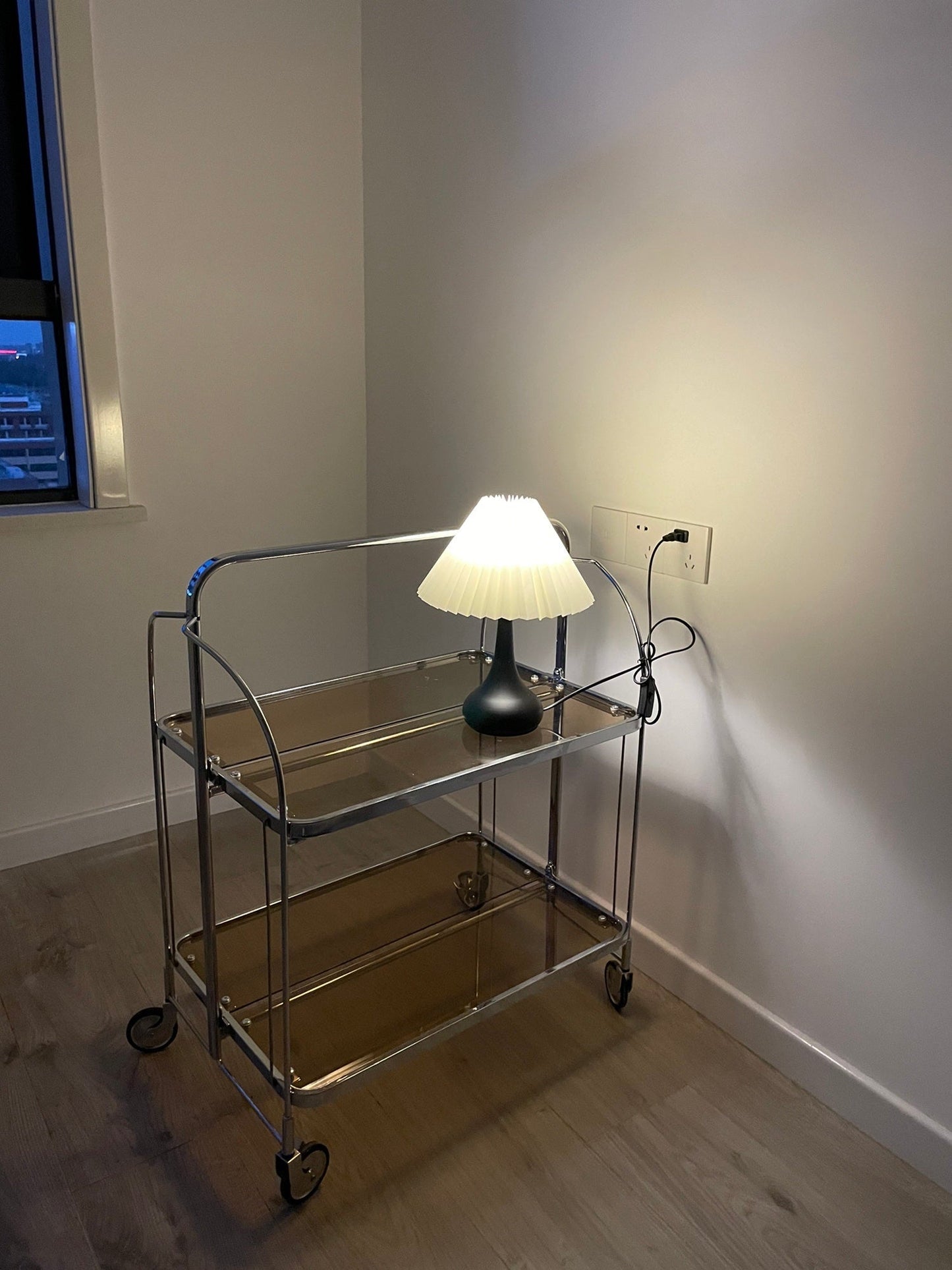 TimelessGlow - Table Lamp with Drum Aesthetic and Soft Radiance