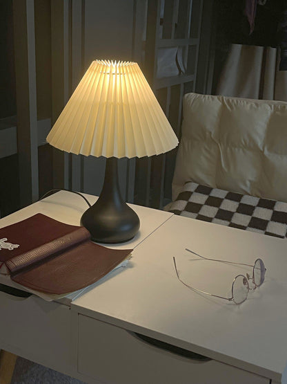 TimelessGlow - Table Lamp with Drum Aesthetic and Soft Radiance