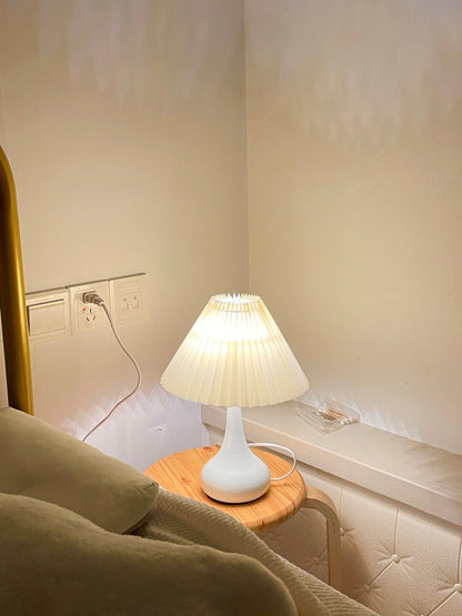 TimelessGlow - Table Lamp with Drum Aesthetic and Soft Radiance