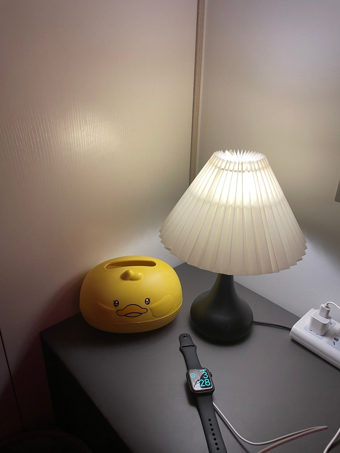 TimelessGlow - Table Lamp with Drum Aesthetic and Soft Radiance