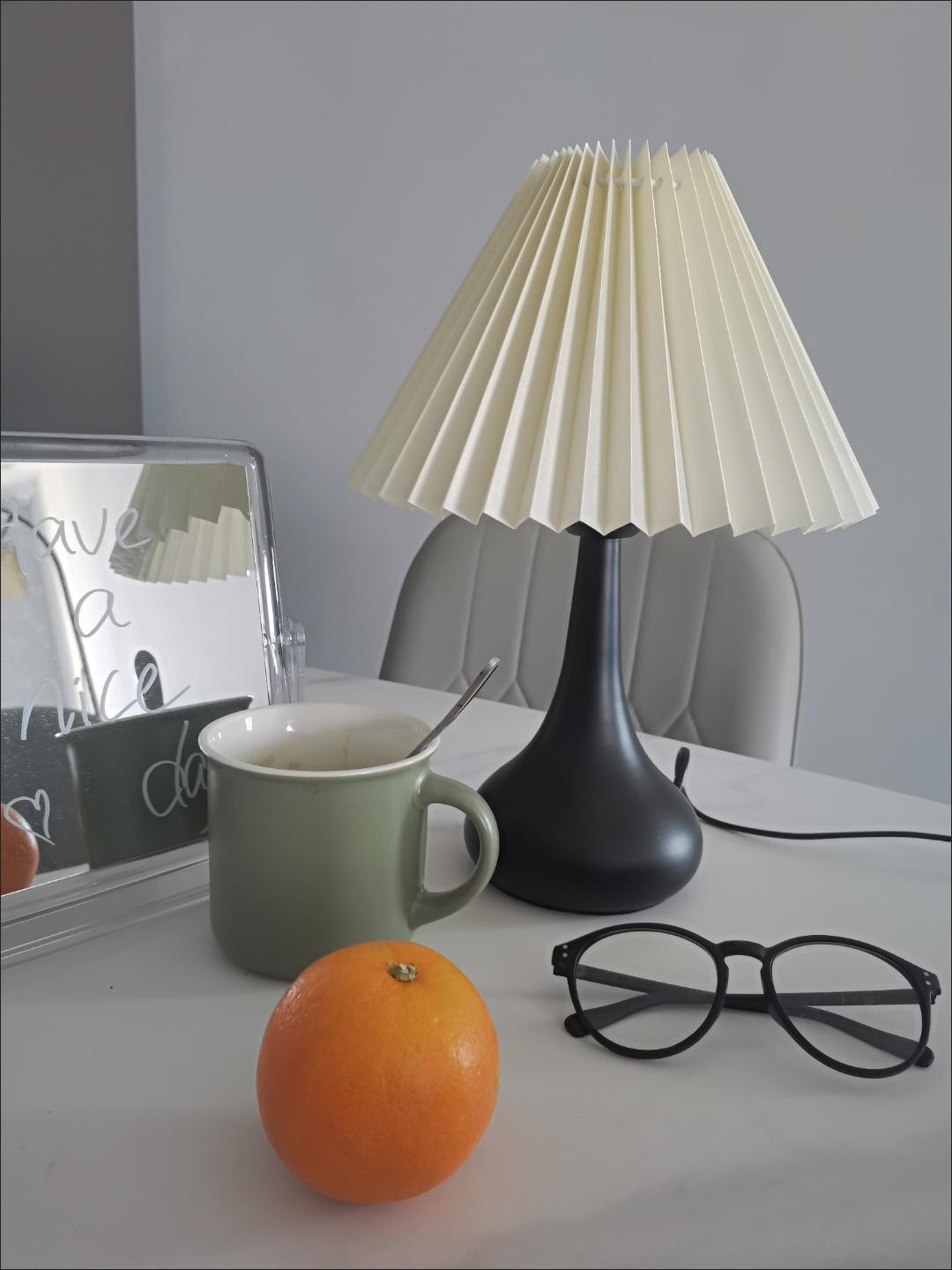 TimelessGlow - Table Lamp with Drum Aesthetic and Soft Radiance