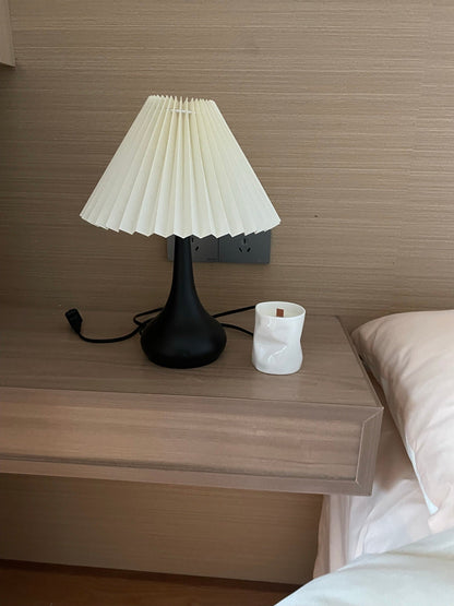 TimelessGlow - Table Lamp with Drum Aesthetic and Soft Radiance