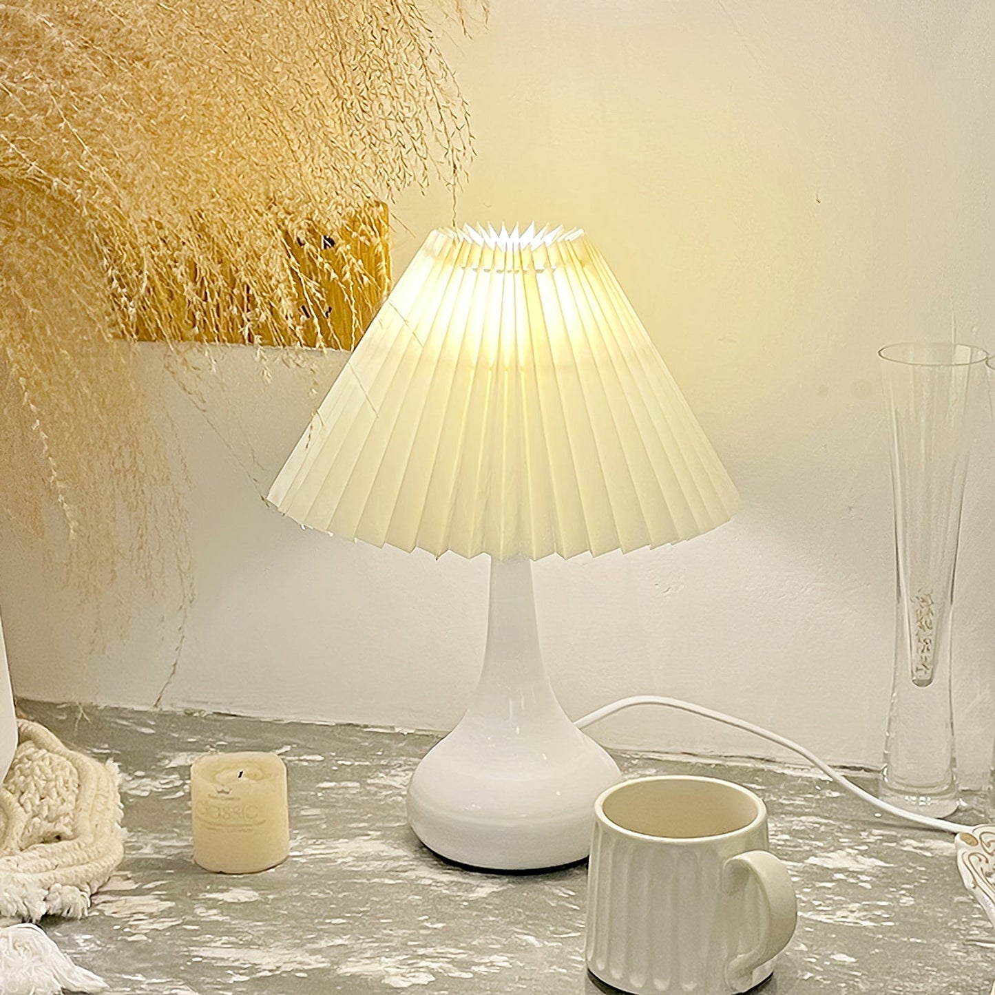 TimelessGlow - Table Lamp with Drum Aesthetic and Soft Radiance