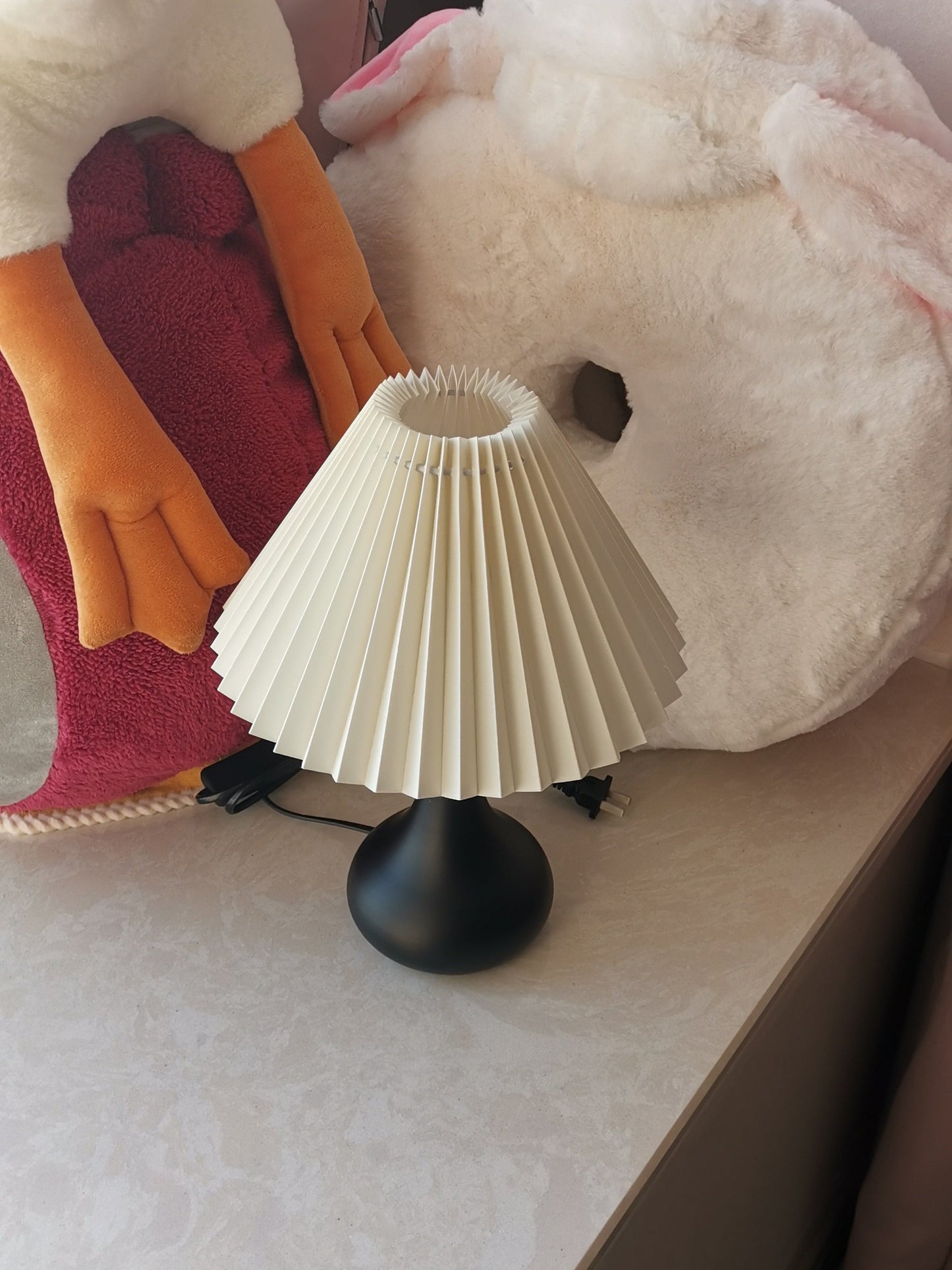 TimelessGlow - Table Lamp with Drum Aesthetic and Soft Radiance