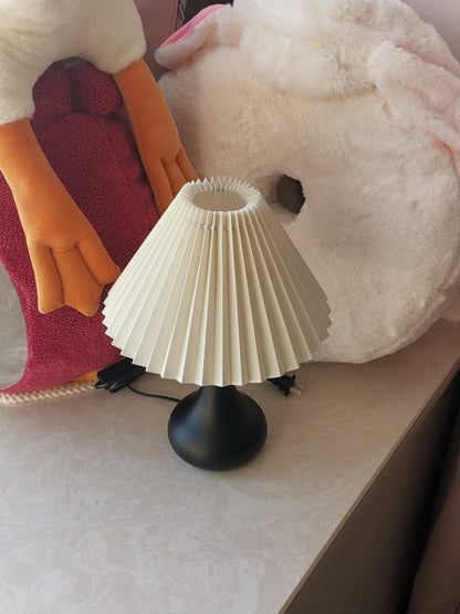 TimelessGlow - Table Lamp with Drum Aesthetic and Soft Radiance
