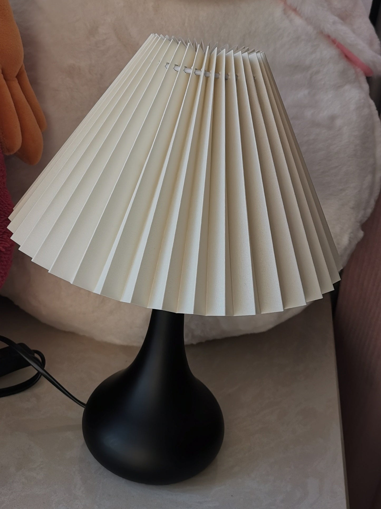 TimelessGlow - Table Lamp with Drum Aesthetic and Soft Radiance