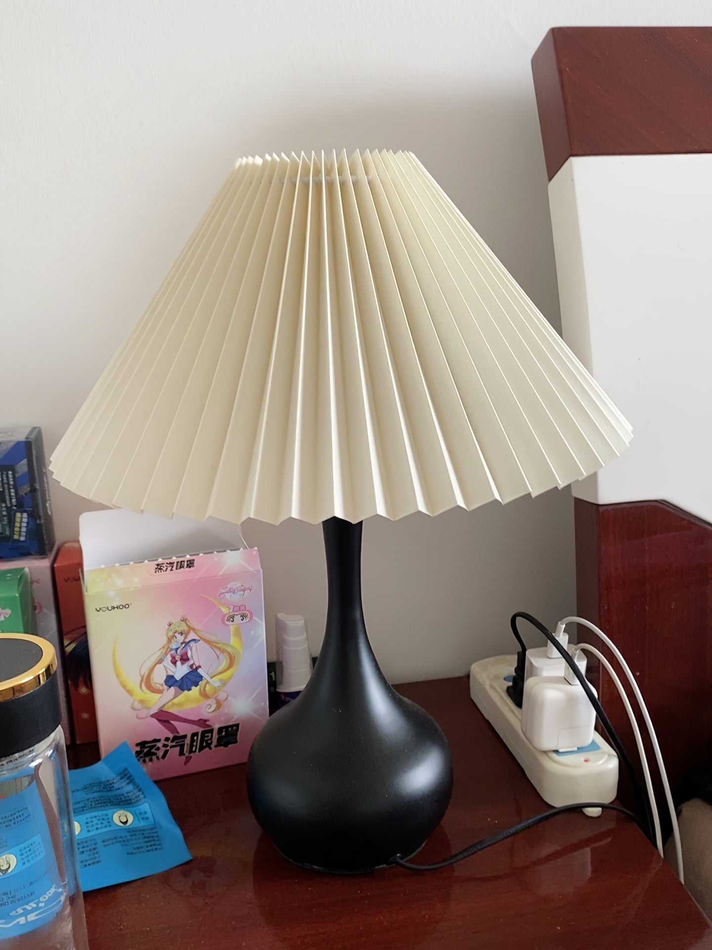 TimelessGlow - Table Lamp with Drum Aesthetic and Soft Radiance