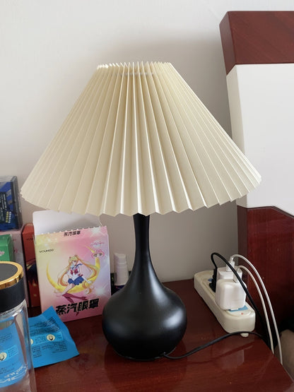 TimelessGlow - Table Lamp with Drum Aesthetic and Soft Radiance