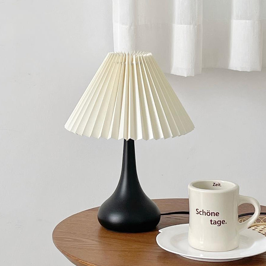 TimelessGlow - Table Lamp with Drum Aesthetic and Soft Radiance