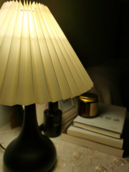 TimelessGlow - Table Lamp with Drum Aesthetic and Soft Radiance