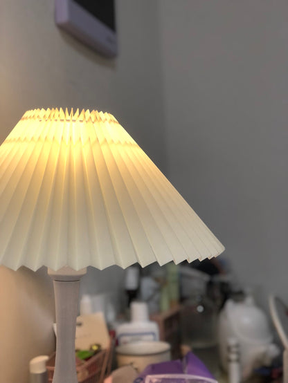 TimelessGlow - Table Lamp with Drum Aesthetic and Soft Radiance