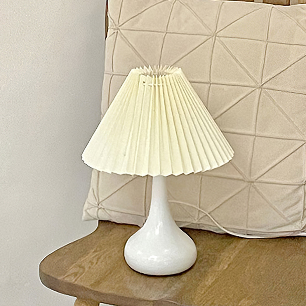 TimelessGlow - Table Lamp with Drum Aesthetic and Soft Radiance