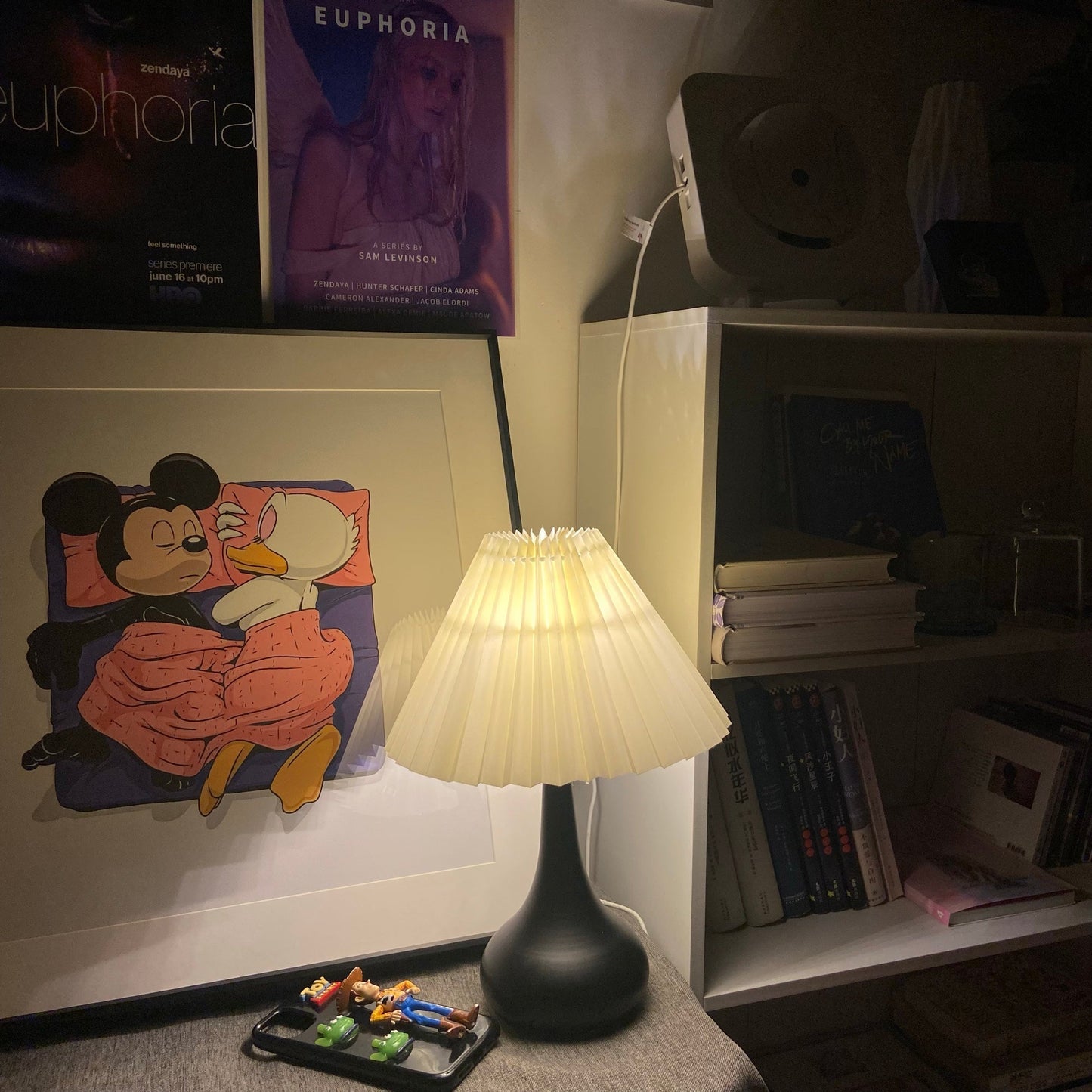 TimelessGlow - Table Lamp with Drum Aesthetic and Soft Radiance