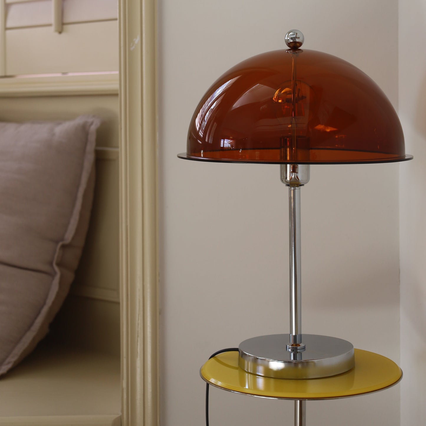 LuxeLight – Elegant Silver Table Lamp with Acrylic Accents
