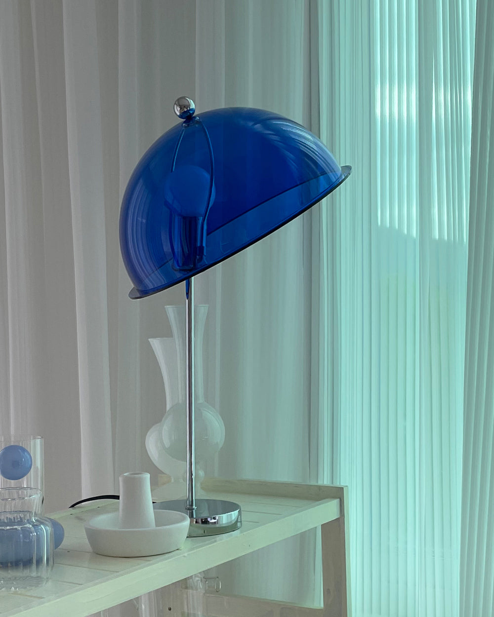 LuxeLight – Elegant Silver Table Lamp with Acrylic Accents