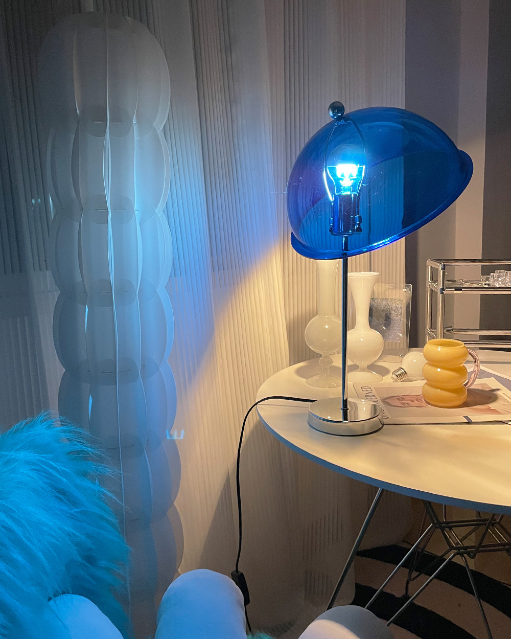 LuxeLight – Elegant Silver Table Lamp with Acrylic Accents