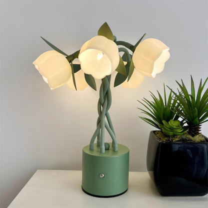 PetalAura – Lampada da Tavolo Floreale Scultorea