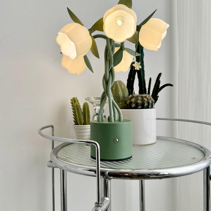PetalAura – Lampada da Tavolo Floreale Scultorea