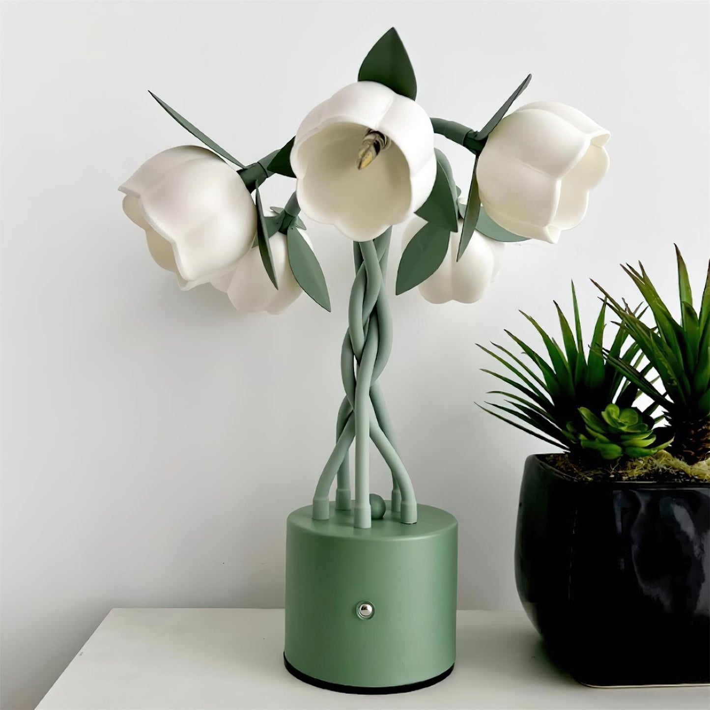 PetalAura – Lampada da Tavolo Floreale Scultorea