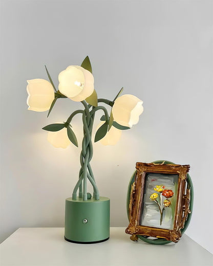 PetalAura – Lampada da Tavolo Floreale Scultorea