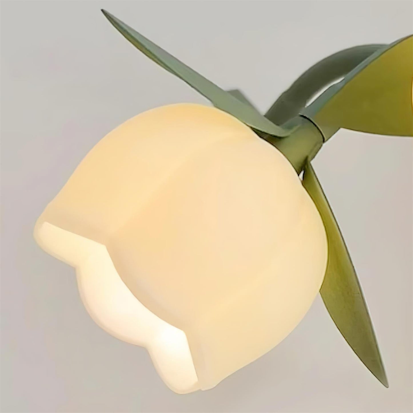 PetalAura – Lampada da Tavolo Floreale Scultorea