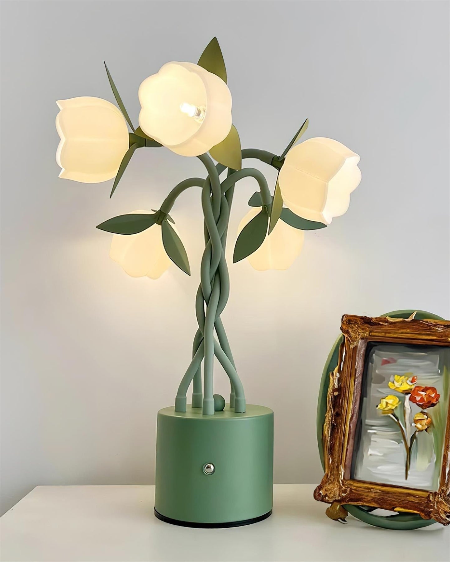PetalAura – Lampada da Tavolo Floreale Scultorea