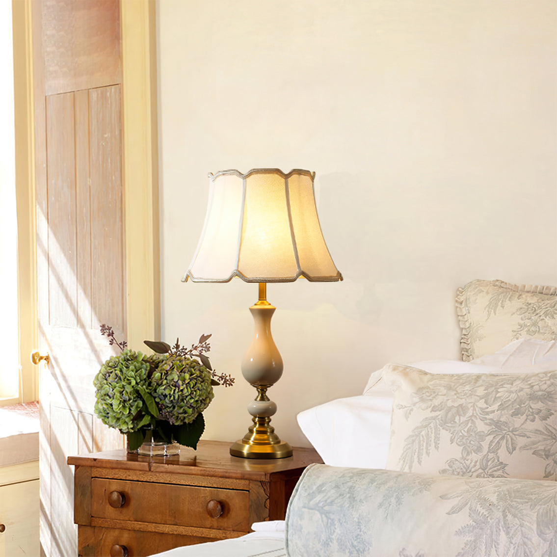 LuxeCraft – Elegant Ceramic and Brass Table Lamp