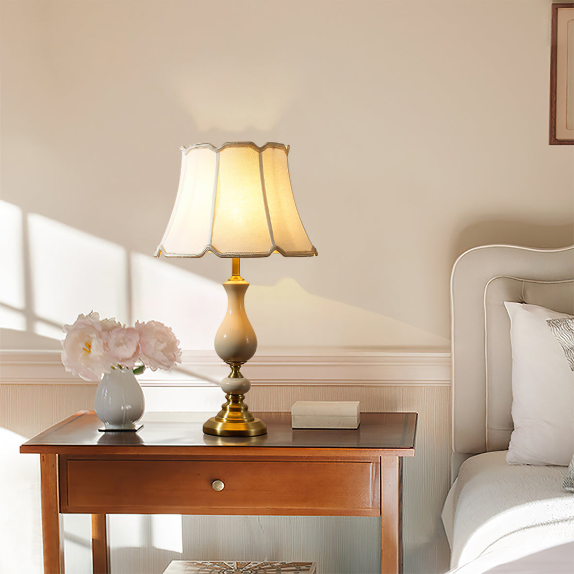 LuxeCraft – Elegant Ceramic and Brass Table Lamp
