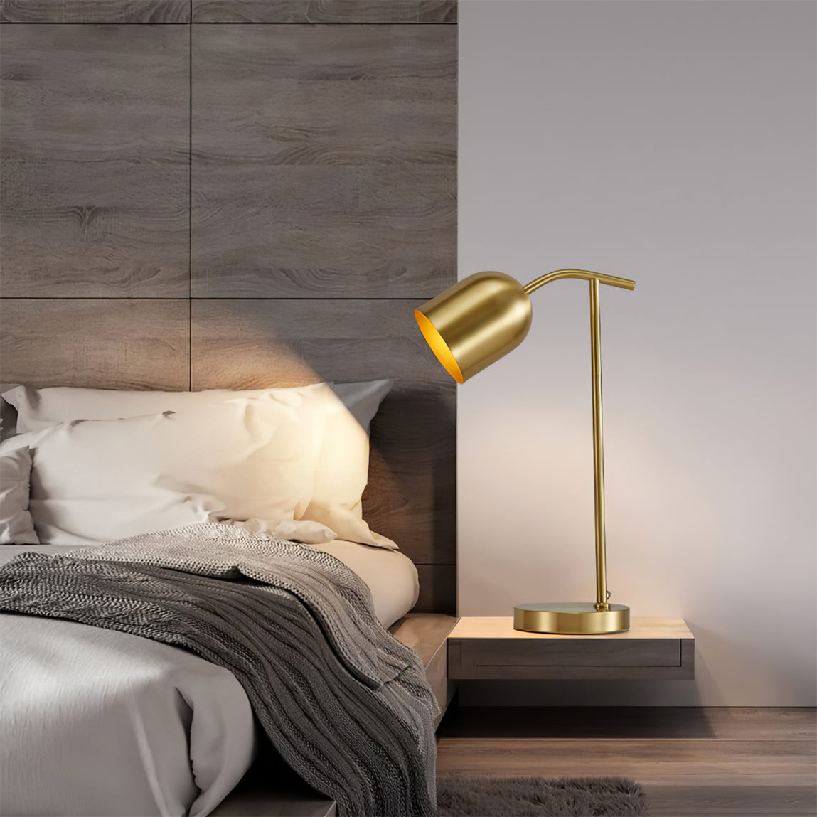BrassGlow – Timeless Brass Table Lamp with Functional Design