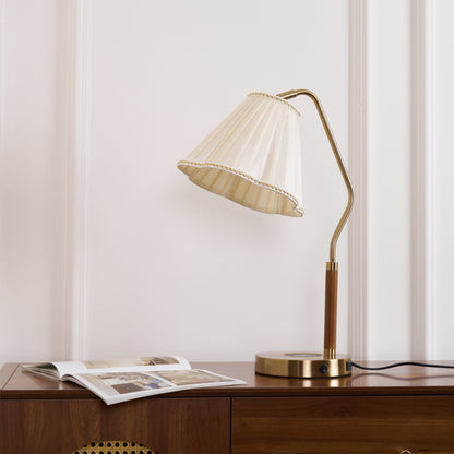 GlamourLux – Lampada da tavolo in tessuto lussuoso