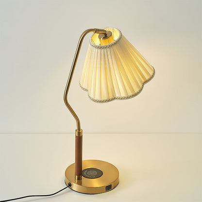 GlamourLux – Lampada da tavolo in tessuto lussuoso