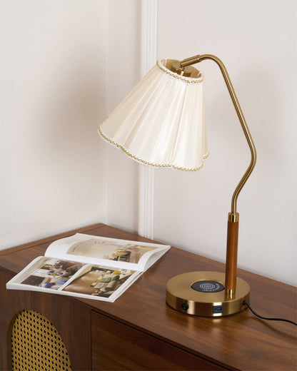 GlamourLux – Lampada da tavolo in tessuto lussuoso