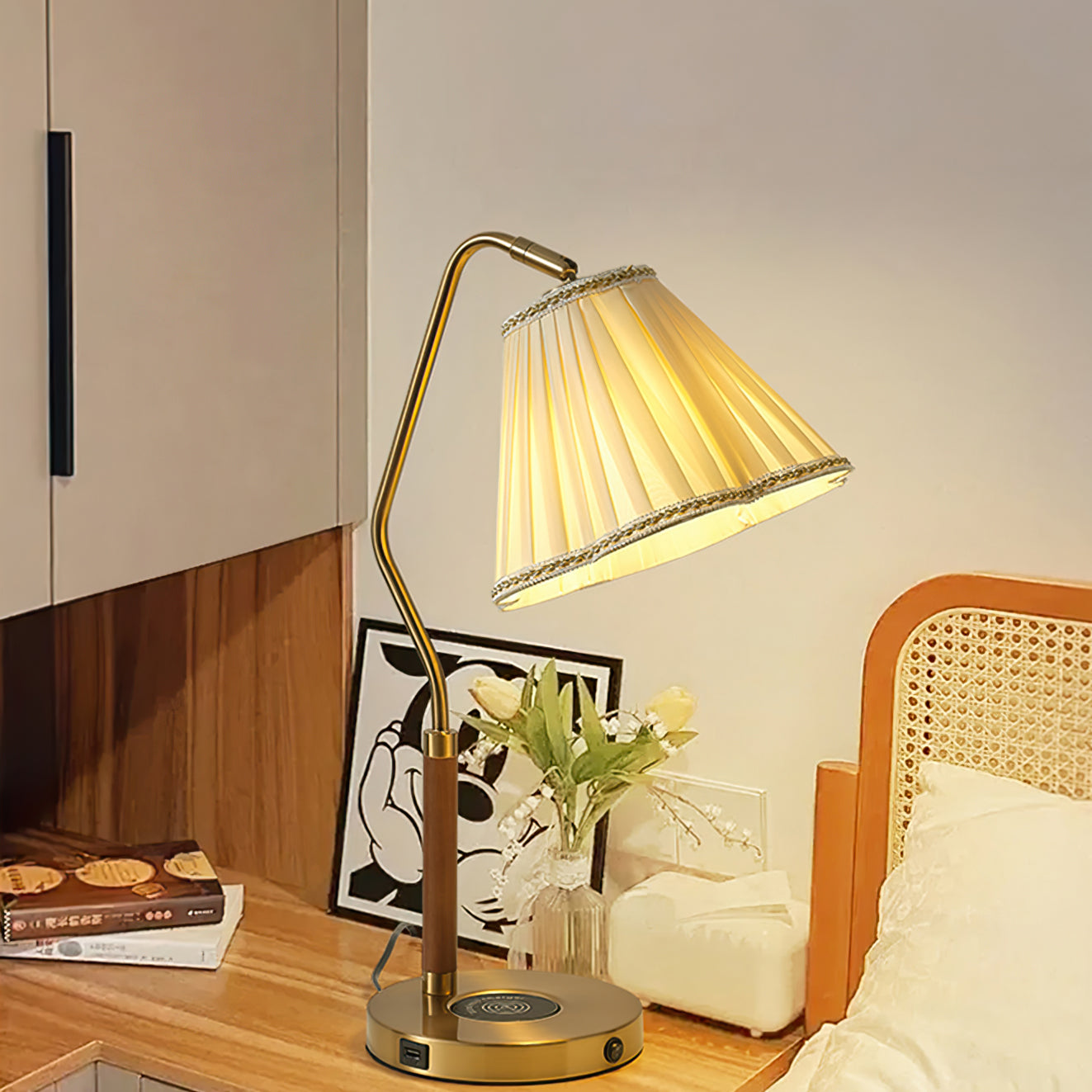 GlamourLux – Lampada da tavolo in tessuto lussuoso