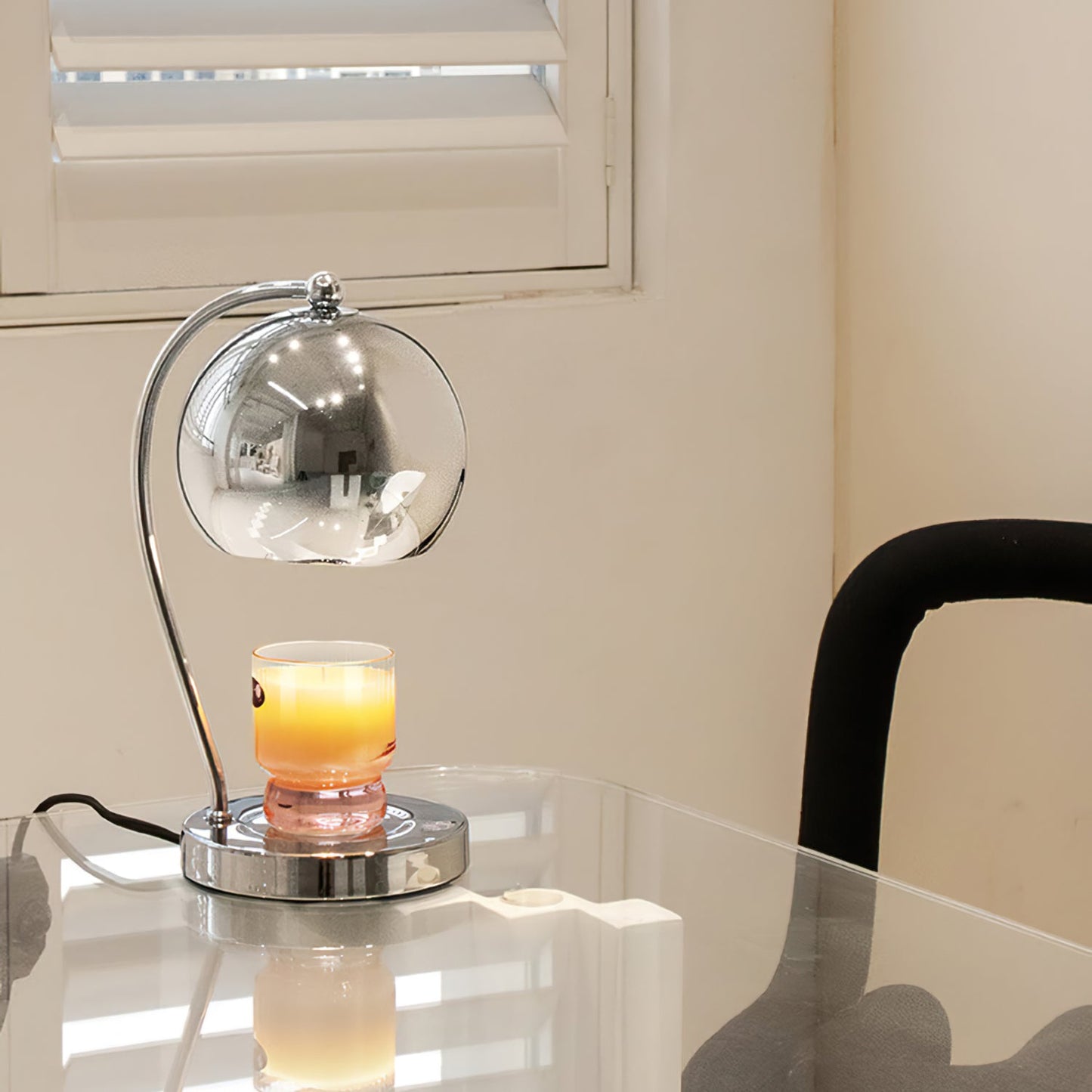 FlameGlow - Table Lamp with Candle-Like Light and Sleek Finish