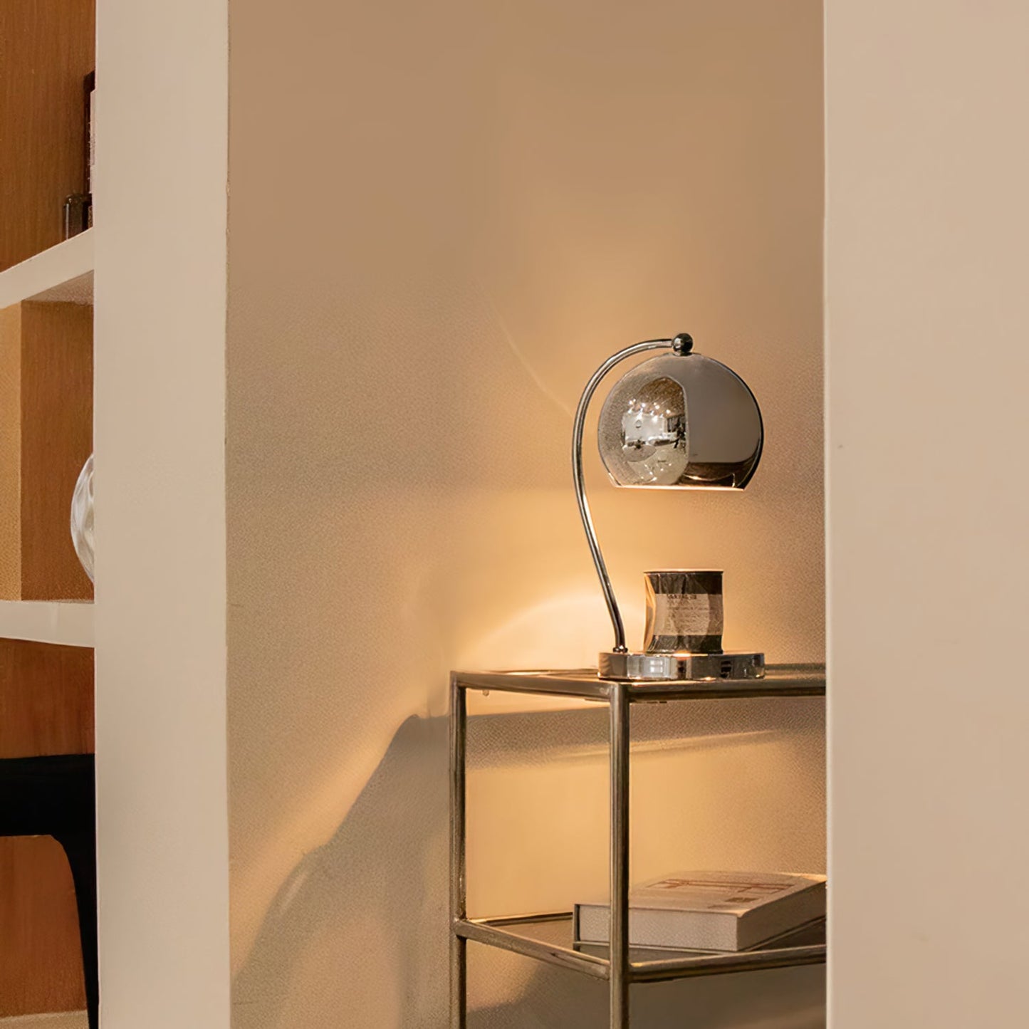 FlameGlow - Table Lamp with Candle-Like Light and Sleek Finish