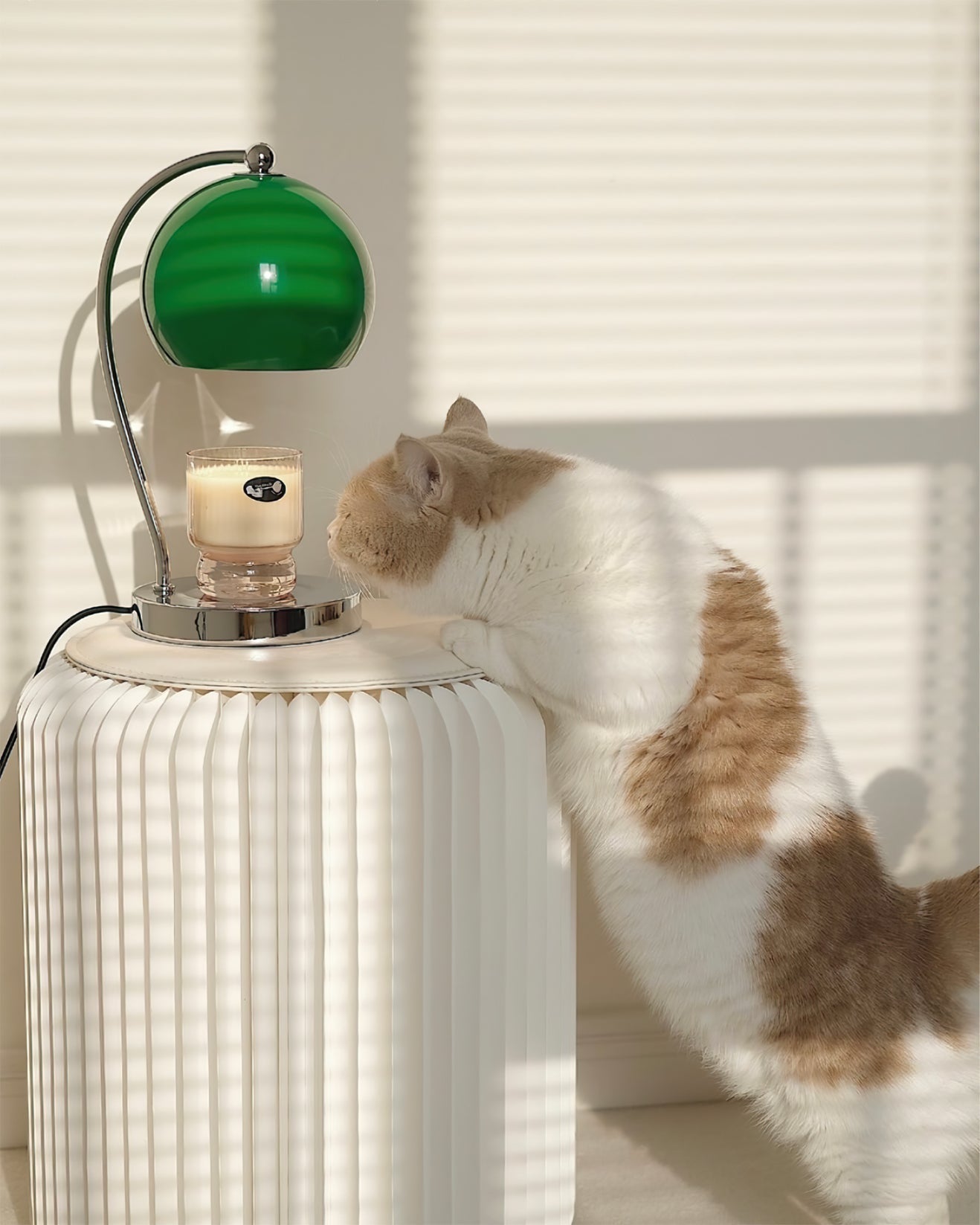 FlameGlow - Table Lamp with Candle-Like Light and Sleek Finish