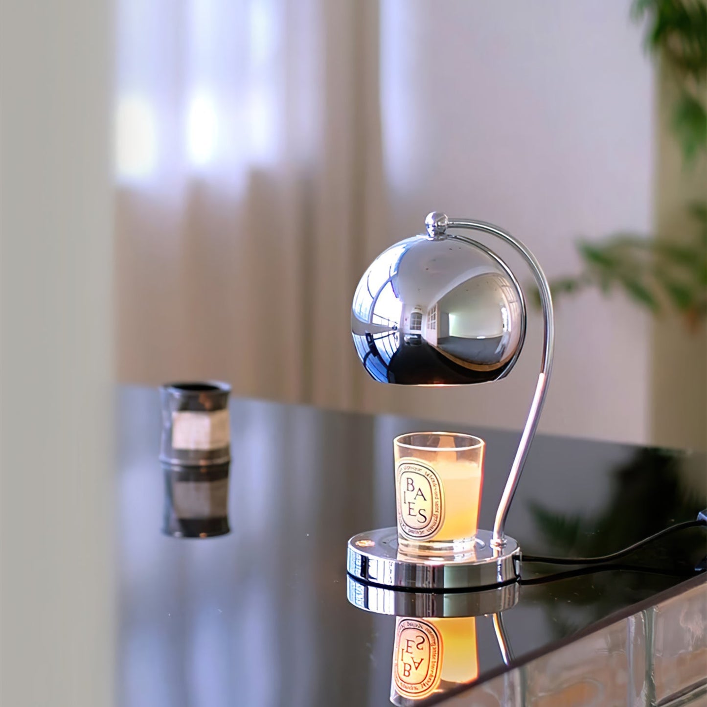 FlameGlow - Table Lamp with Candle-Like Light and Sleek Finish