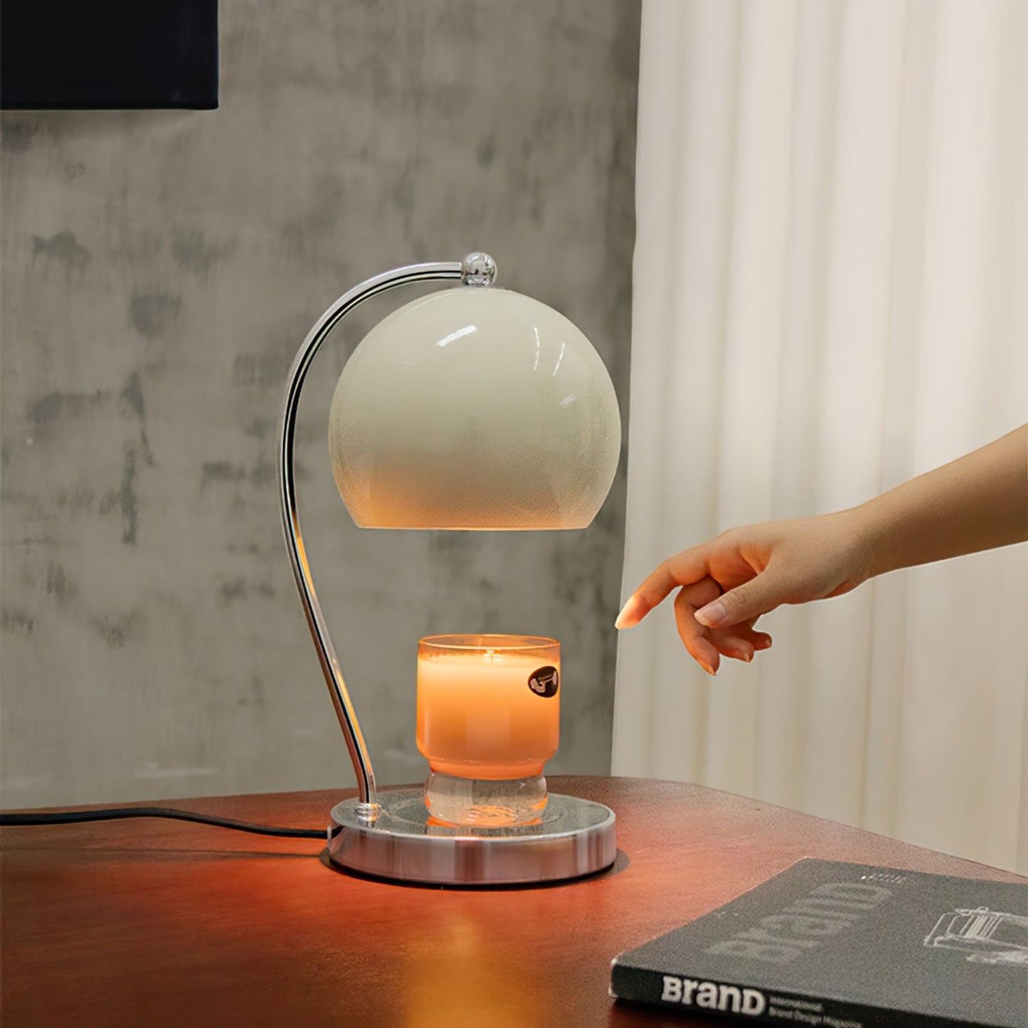 FlameGlow - Table Lamp with Candle-Like Light and Sleek Finish