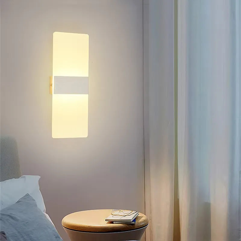 SoftBeam – Uproszczona Lampa Ścienna Idealna do Sypialni