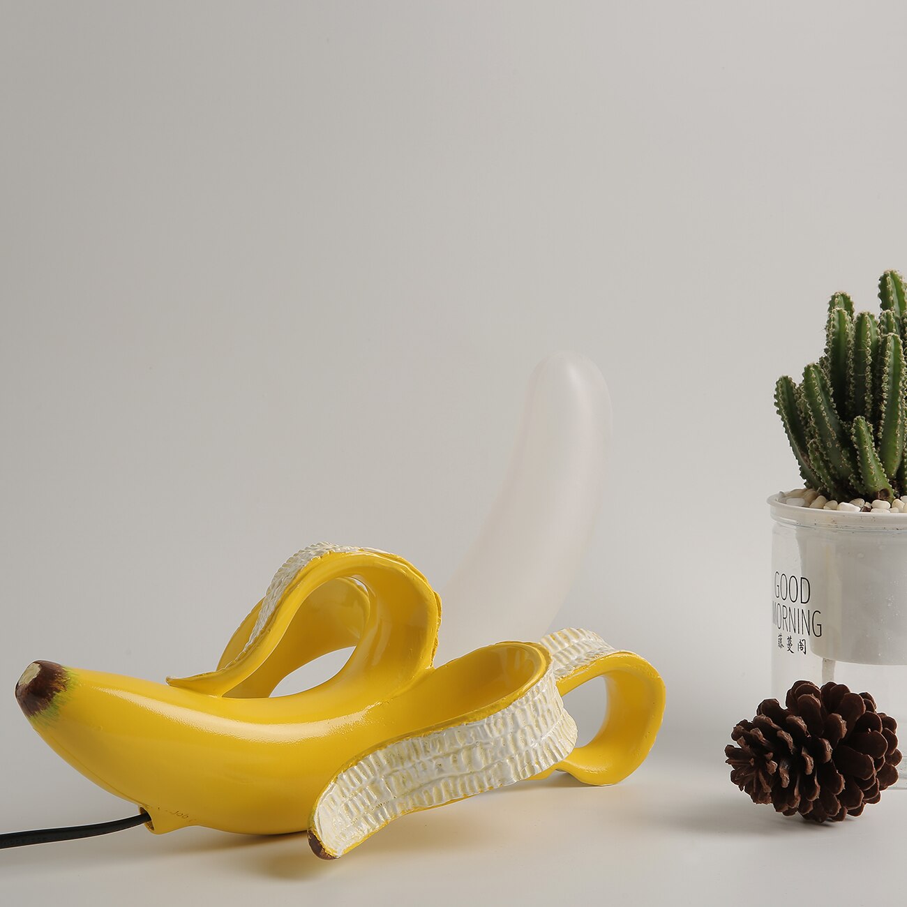 GoldenBanana - Elegant Art Deco Table Lamp