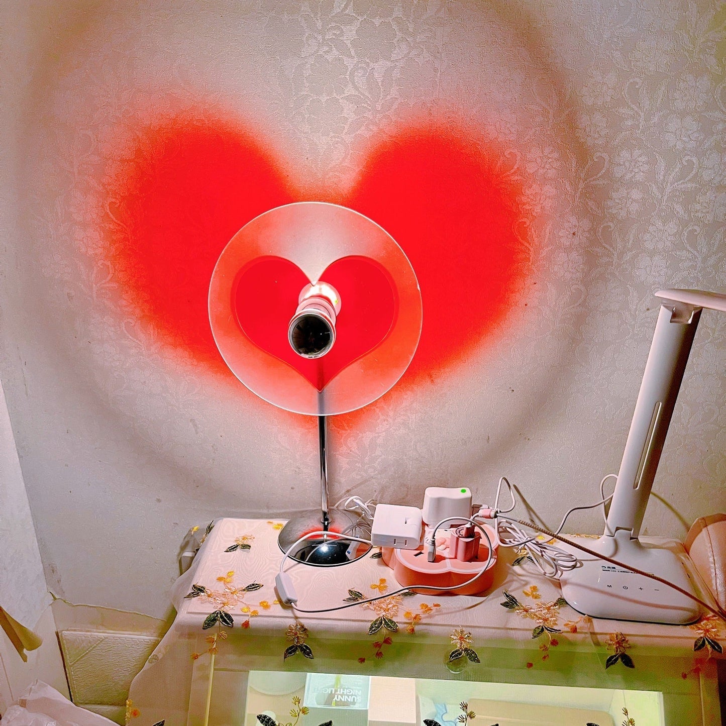 LoveGlow – Lampada da Tavolo Elegante con LED Ricaricabile