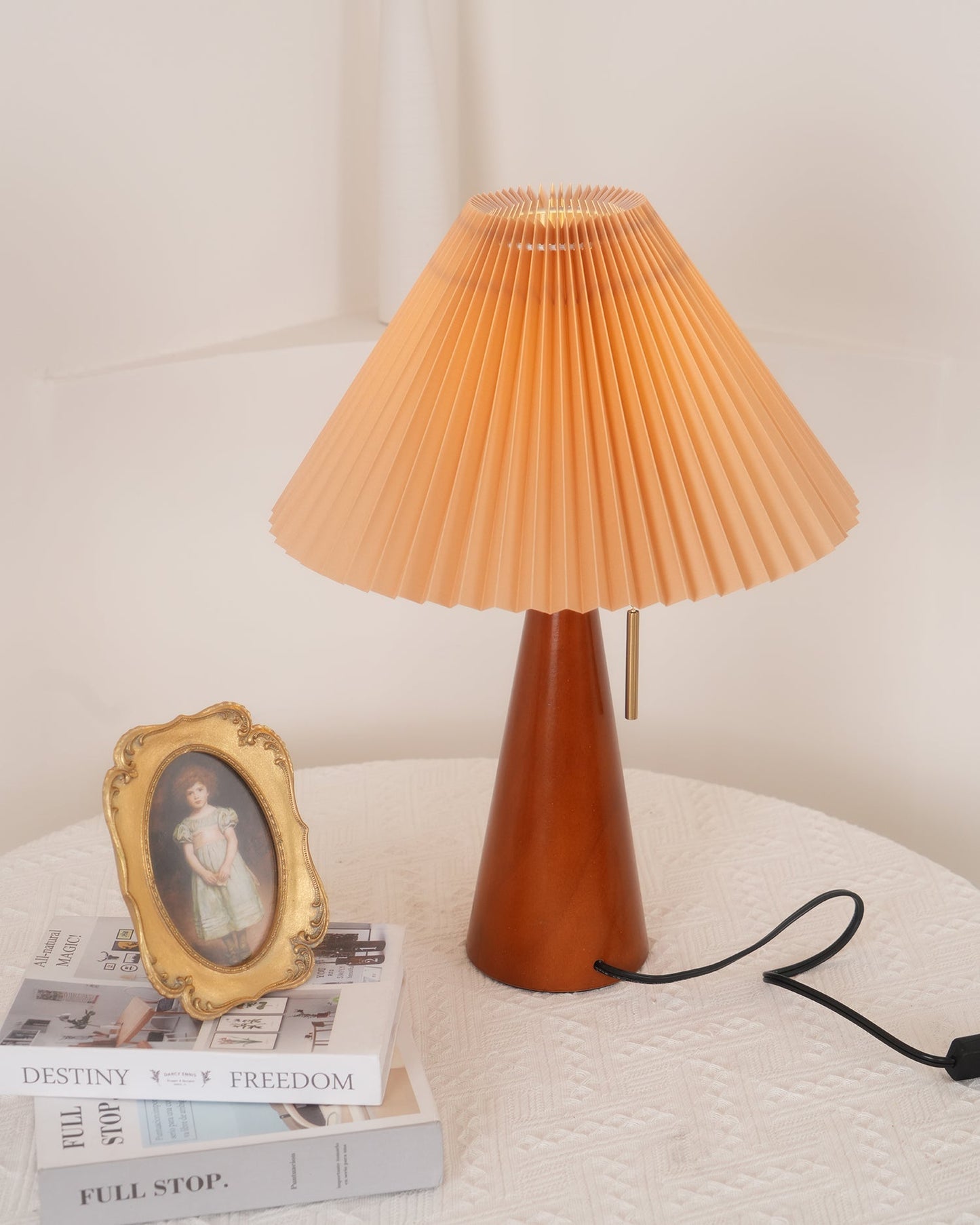 AntiqueRadiance – Elegant Wood and Metal Table Lamp