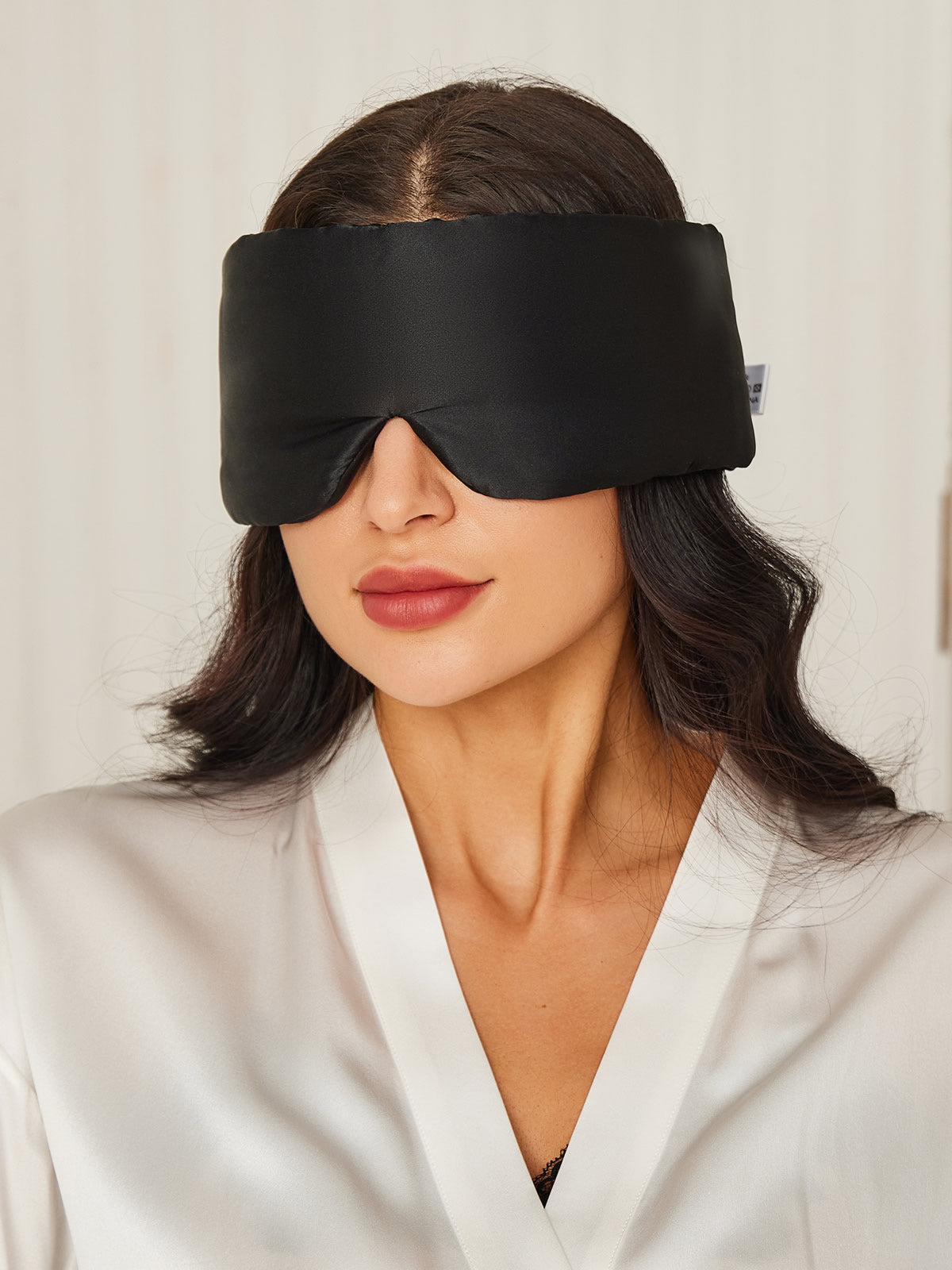 SilkSerenity - Elegant One-Piece Silk Sleep Mask