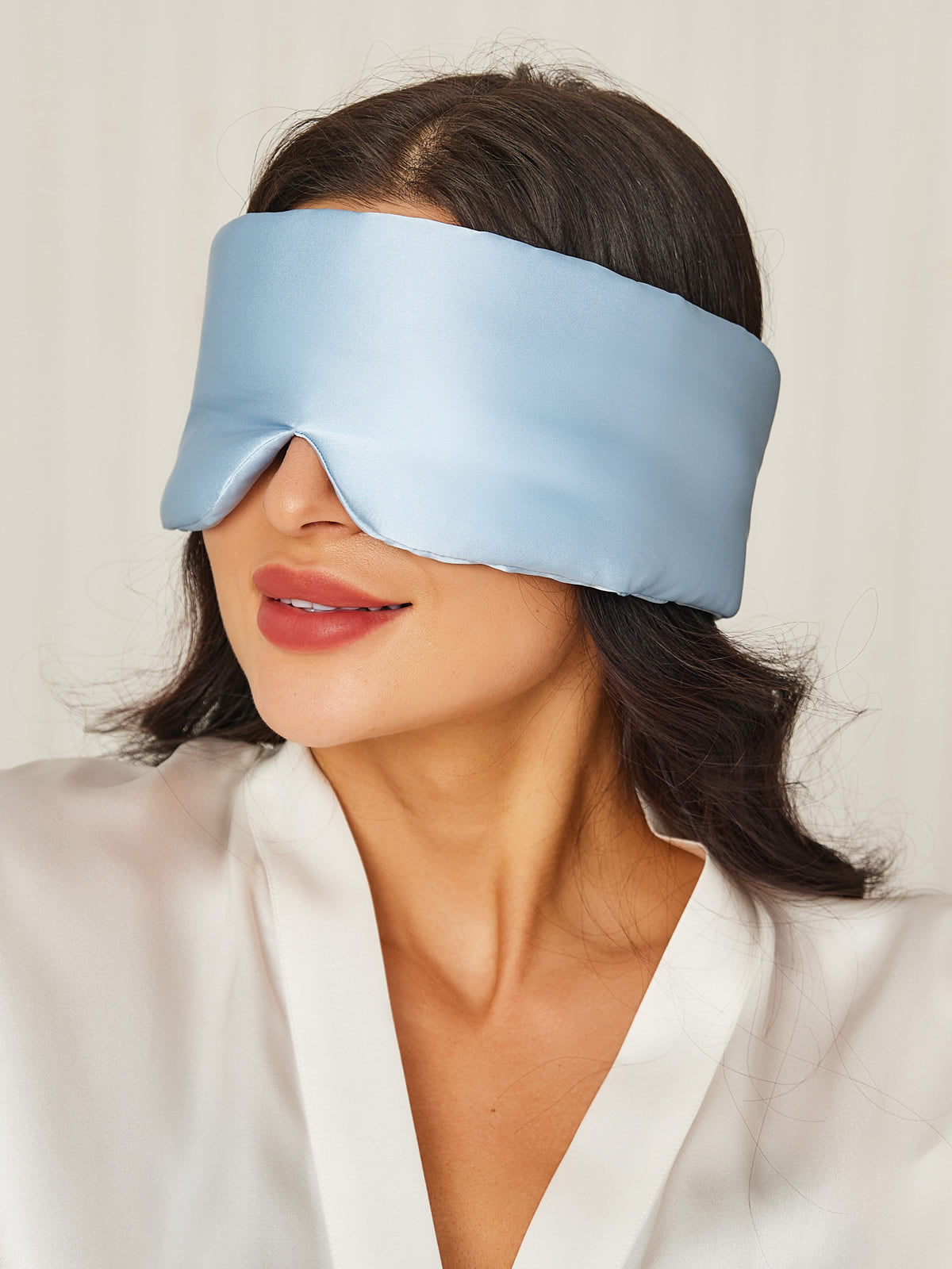 SilkSerenity - Elegant One-Piece Silk Sleep Mask