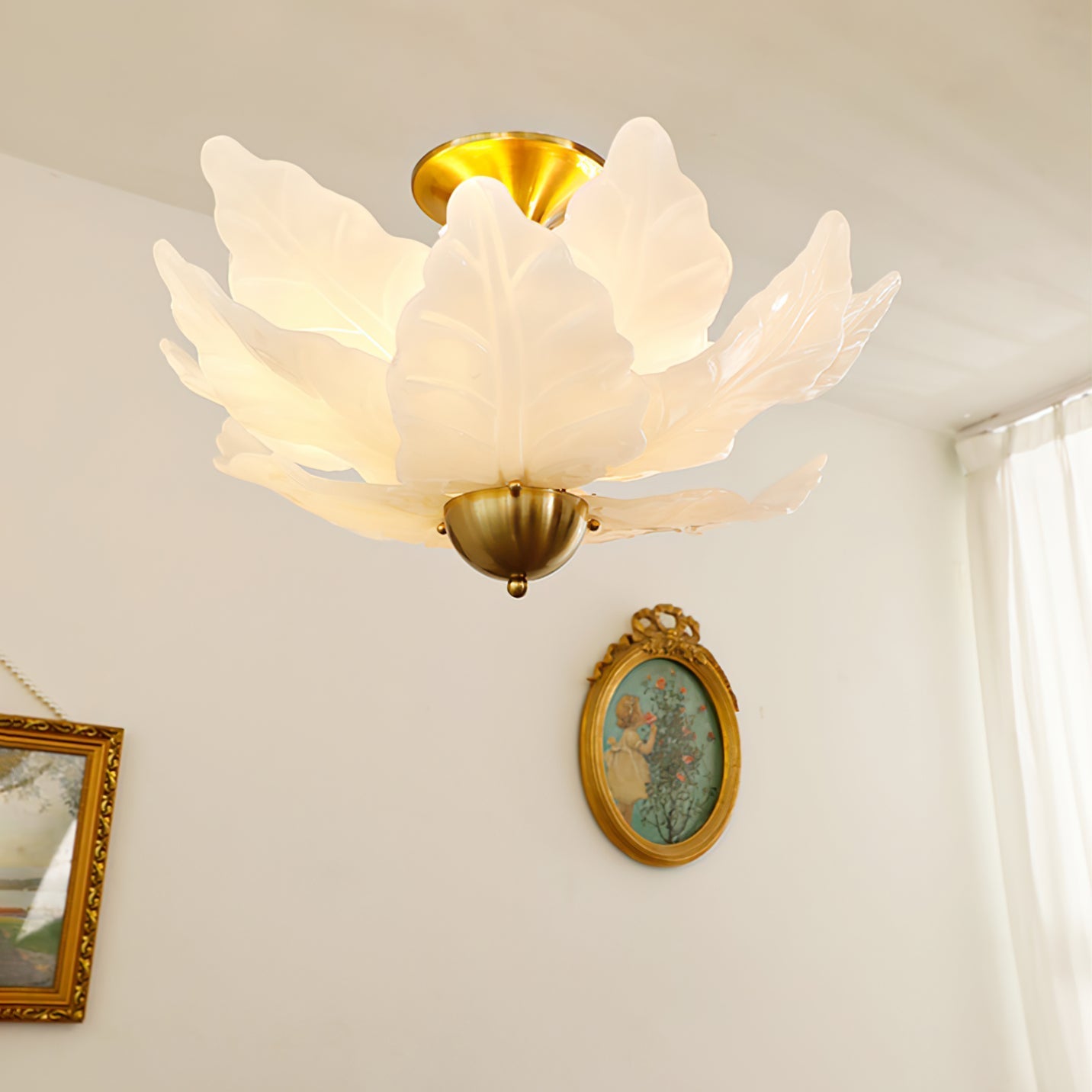 FoliageGlow - Deckenlampe mit Glasblatt-Design und sanfter Beleuchtung