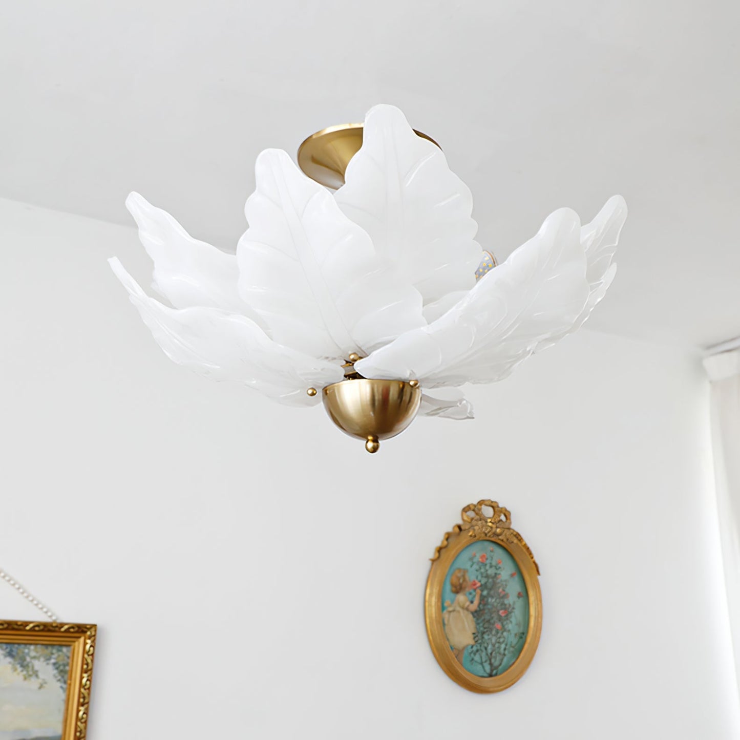 FoliageGlow - Deckenlampe mit Glasblatt-Design und sanfter Beleuchtung